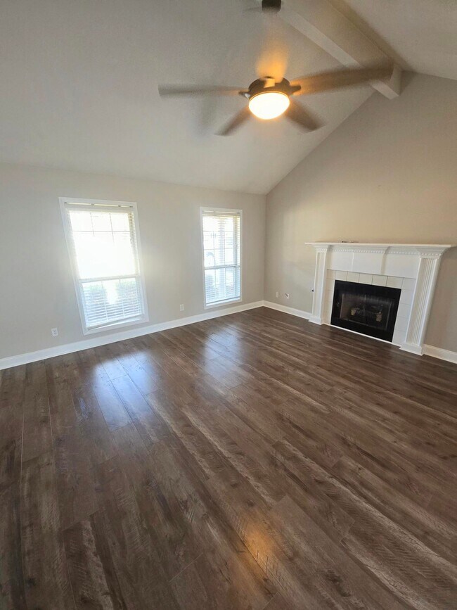 Building Photo - 565 Oakdale Dr