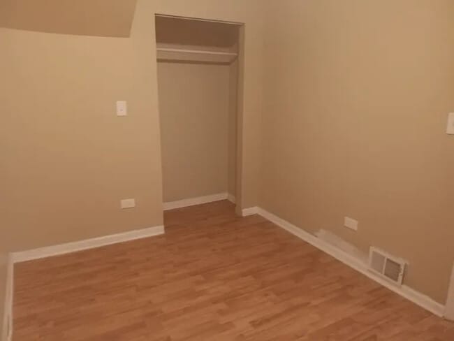 Building Photo - 5005 W Chicago Ave