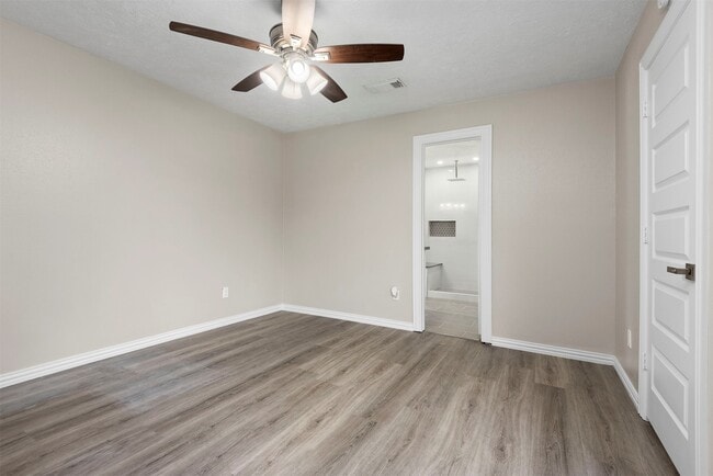 Building Photo - 8363 Pebbledowne Dr