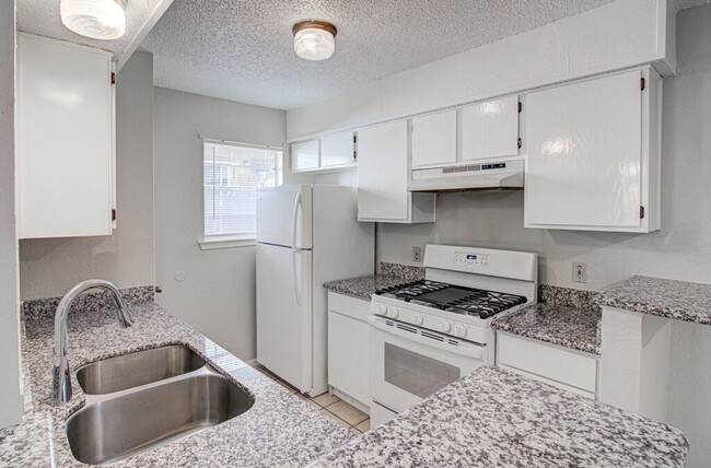 Building Photo - 819 Sirocco Dr