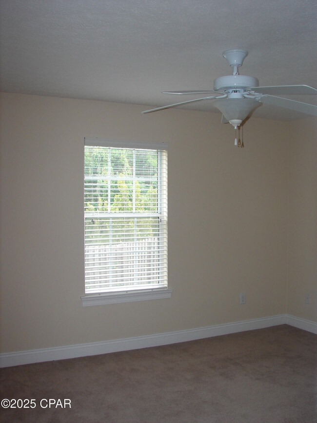 Building Photo - 3402 Hillcrest Dr
