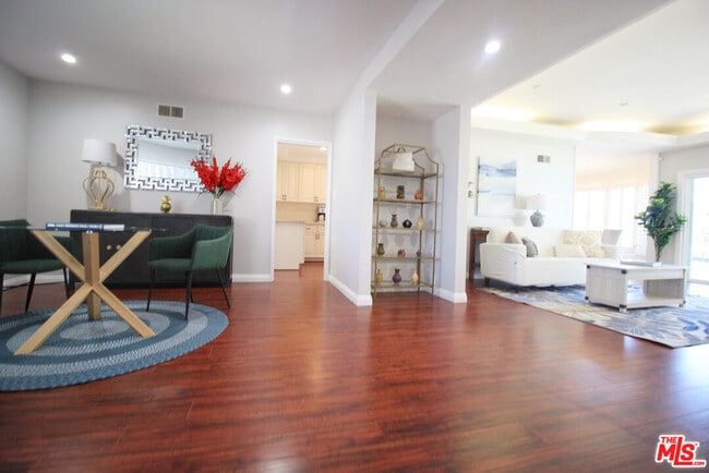 Building Photo - 6605 S Sherbourne Dr