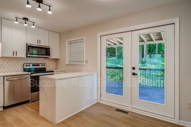 Building Photo - 4734 N Springs Rd NW