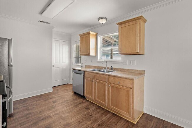Building Photo - 415 W 33rd Ave