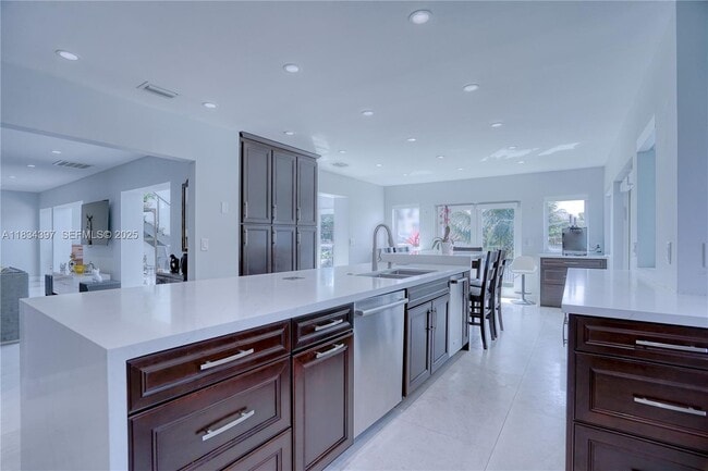 Building Photo - 13300 Biscayne Bay Terrace