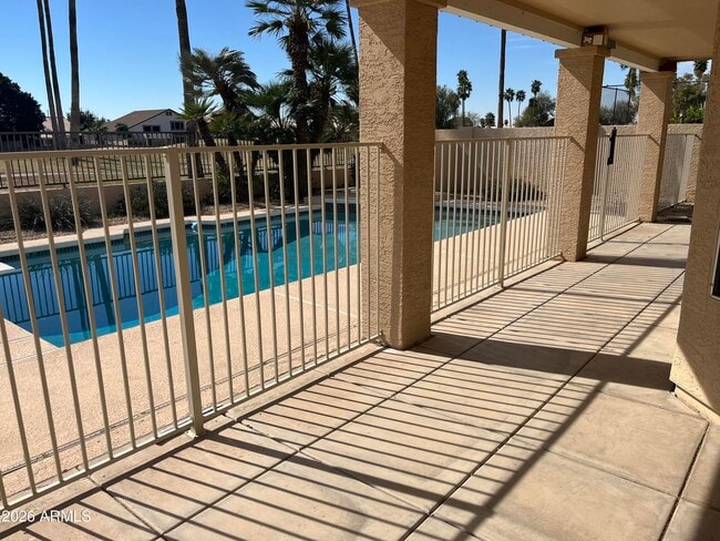 Building Photo - 6283 W Lone Cactus Dr