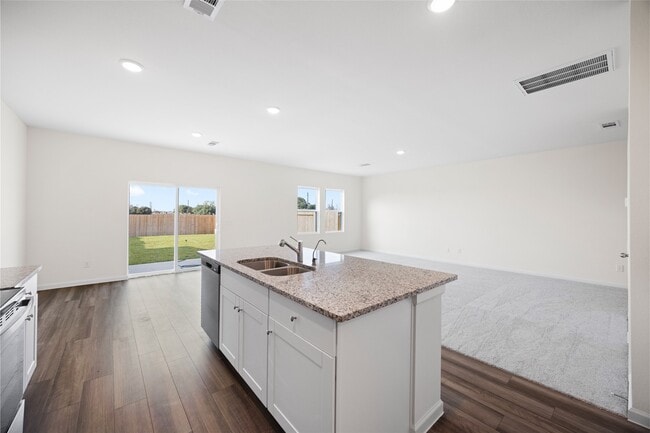 Building Photo - 8807 Vacek Xing Wy