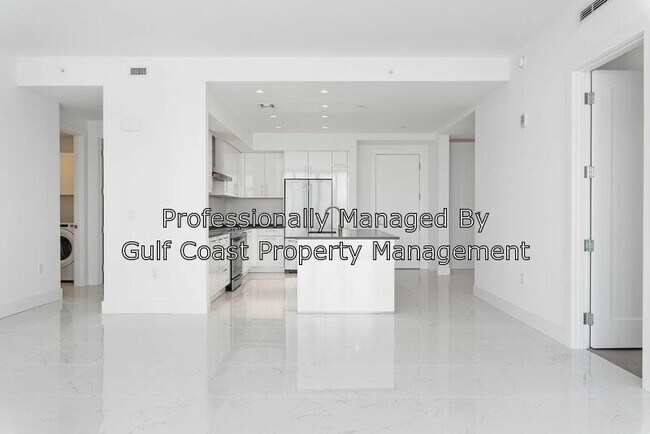 Building Photo - 111 S Pineapple Ave