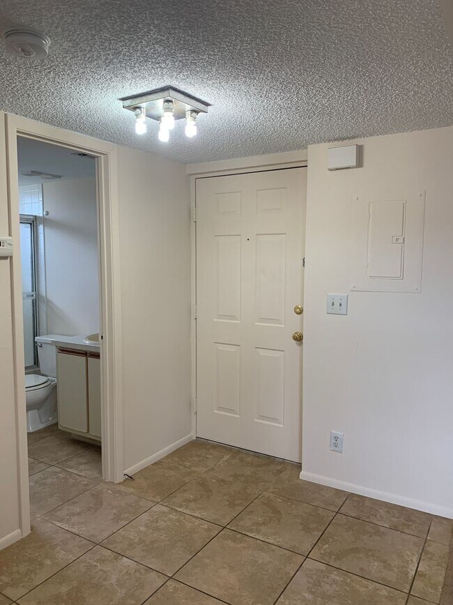 Building Photo - 2/2 MIDPORT II CONDO   2nd floor unit