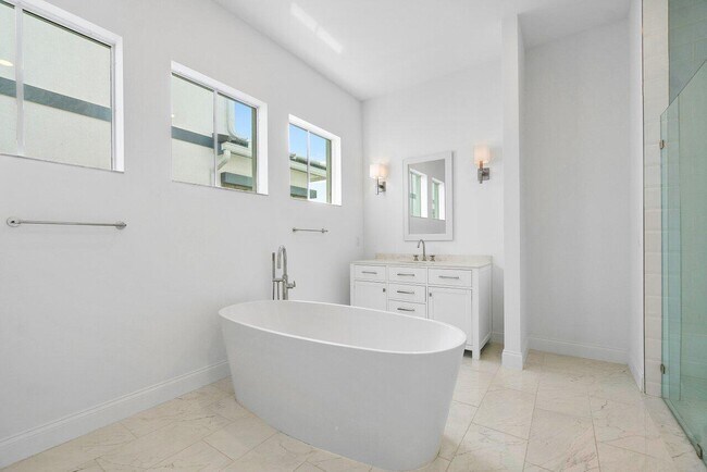 Building Photo - 12289 Waterstone Cir