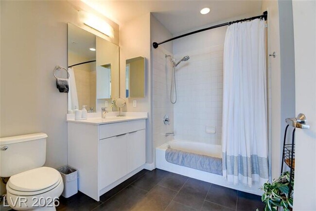 Building Photo - Gorgeous Views! Fully Furnished Modern loft-style