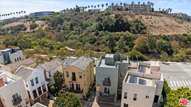 Building Photo - 13027 Bluff Creek Dr