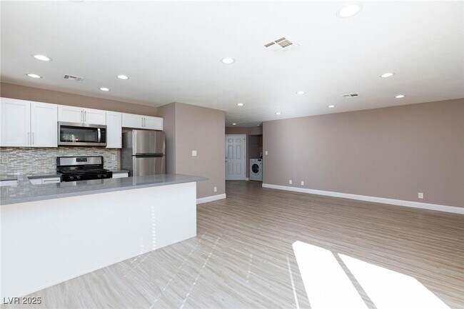 Building Photo - 5058 S Rainbow Blvd