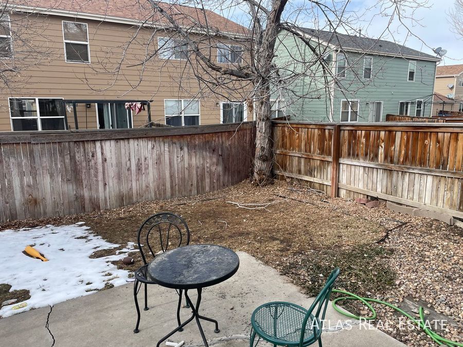 Building Photo - 843 Mockingbird St