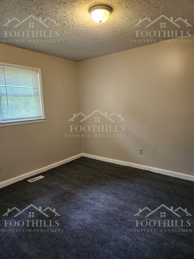 Building Photo - Charming 3-Bedroom Brick Home in Anderson,...