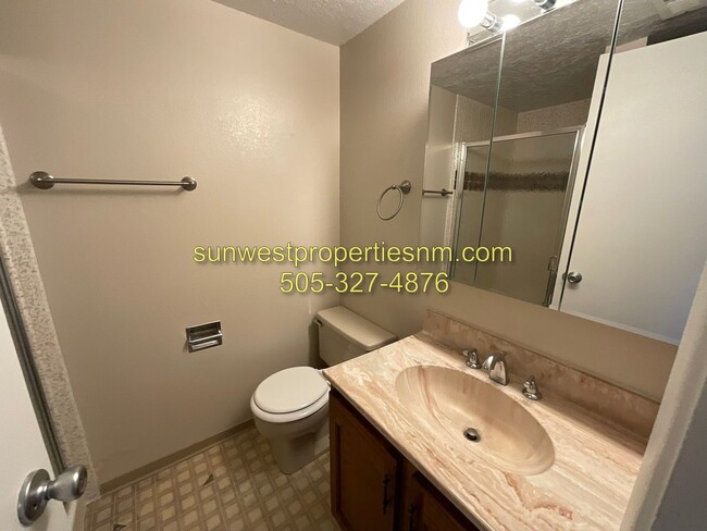 Building Photo - 2 Bedroom, 1.5 Bathroom with Garage