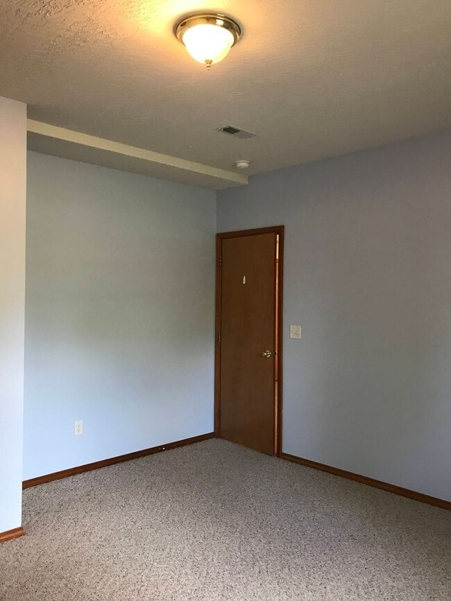 Building Photo - Walkout Basement Home Must See