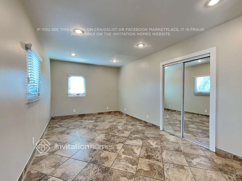 Building Photo - 1031 W 12th St