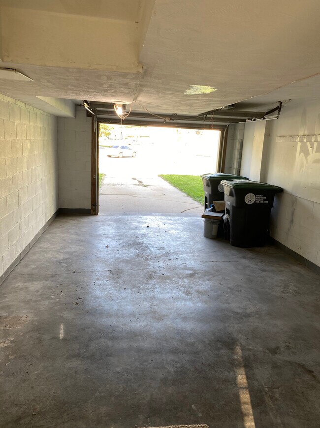 Building Photo - 5606 S 114th St