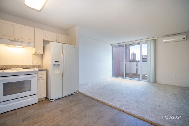 Building Photo - KAKAAKO Panoramic Views 1BR/1BA with Washe...