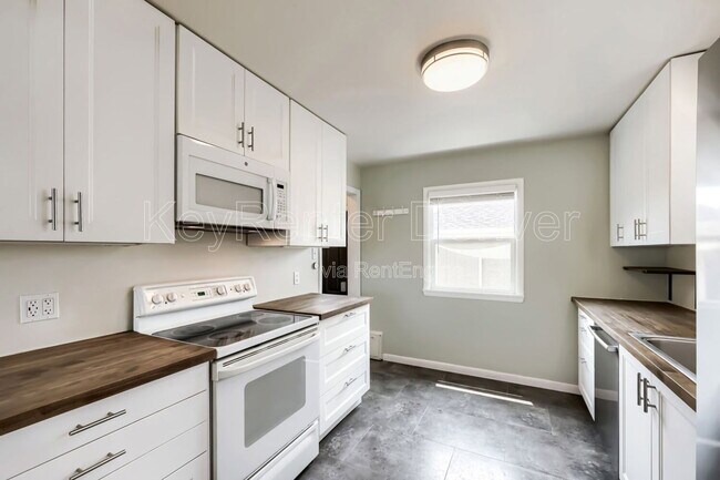 Building Photo - 2226 W Baltic Pl