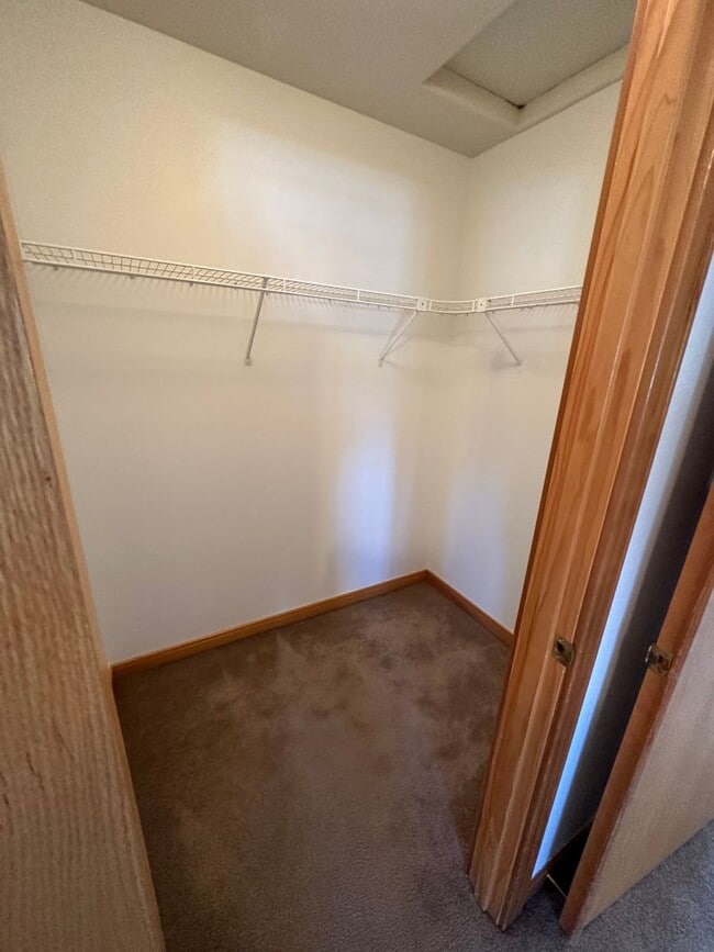 Building Photo - Bring the DOG! 3 Bdrm located in Westside Pines, All Appliances, Newer Paint In & Out, Double Gar...