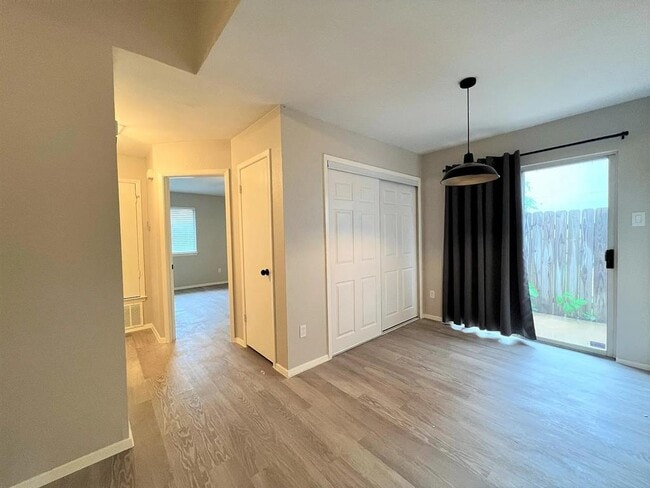 Building Photo - 12214 Thompkins Dr