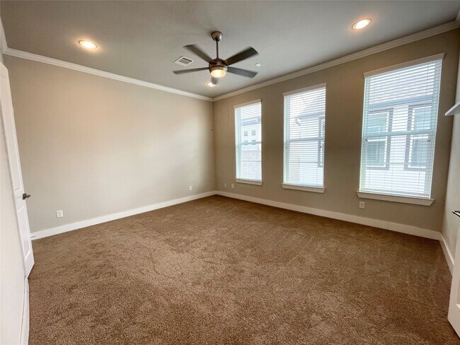 Building Photo - 5813 Petty St