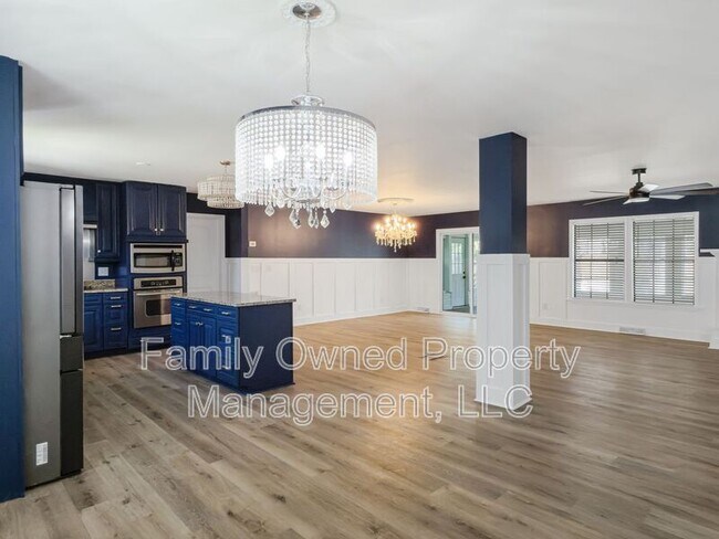 Building Photo - 23 Shadowmoss Pkwy