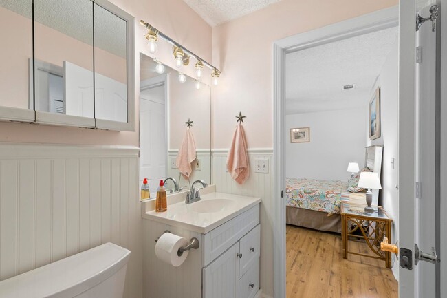 Building Photo - Fully Furnished Long Term Rental