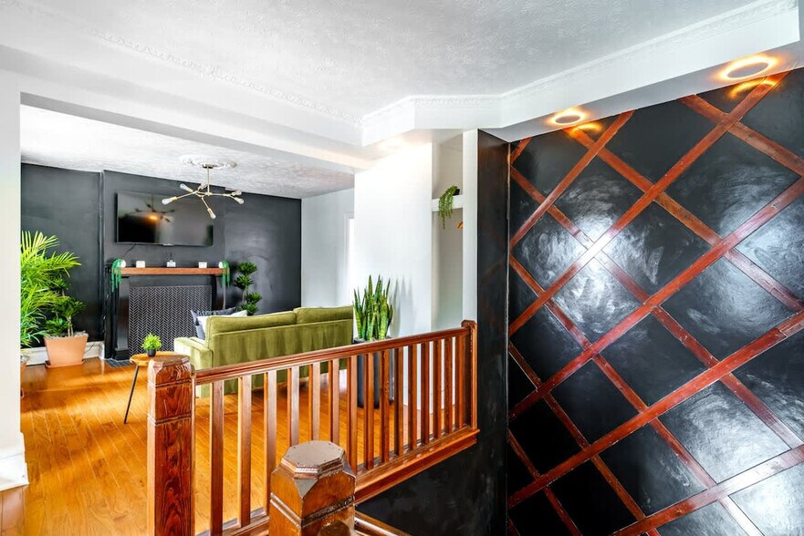 Building Photo - 29 Lundy St