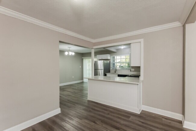 Building Photo - 1001 SW 25th Ave