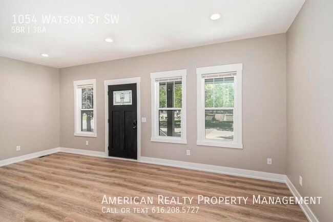 Building Photo - 1054 Watson St SW