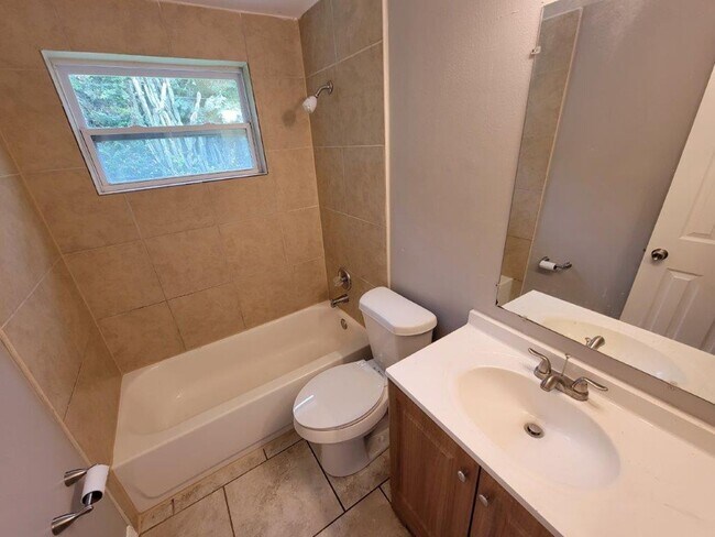 Building Photo - BEAUTIFUL 3/2/1 1020 Sq Ft, UPDATED kitchen & bath, ALL tile floors, LARGE fenced in yard!!