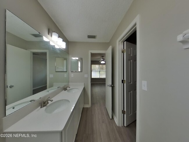 Building Photo - 1330 Summerbrook Dr