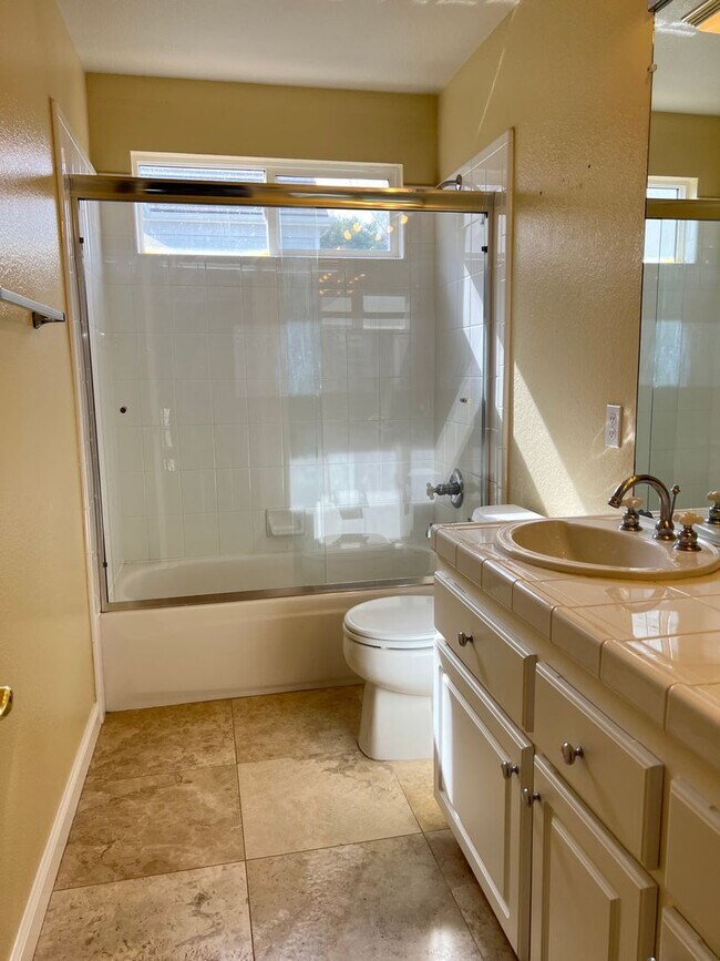 Building Photo - 9307 Swan Lake Dr