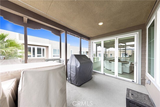 Building Photo - 983 Doheny Way