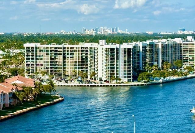 Building Photo - 1833 S Ocean Dr