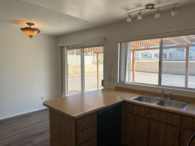 Building Photo - Unfurnished Full Time