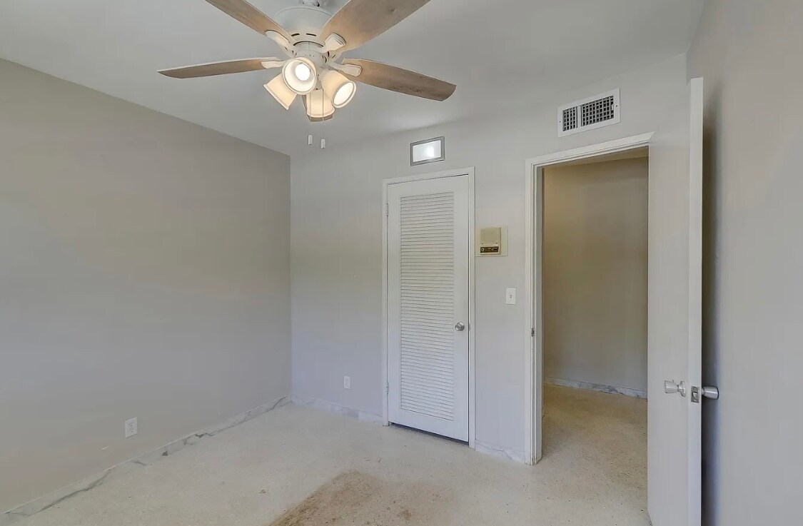 Building Photo - 2041 Coral Reef Dr