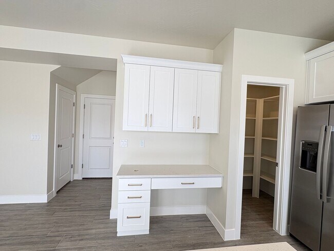 Building Photo - Brand New Townhome