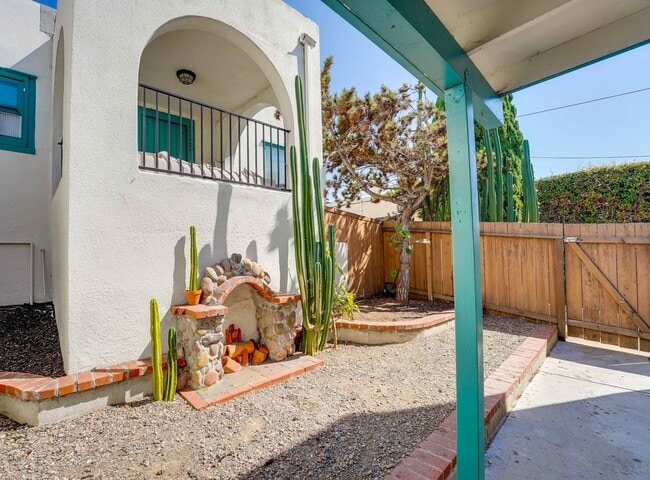 Building Photo - Albatross South