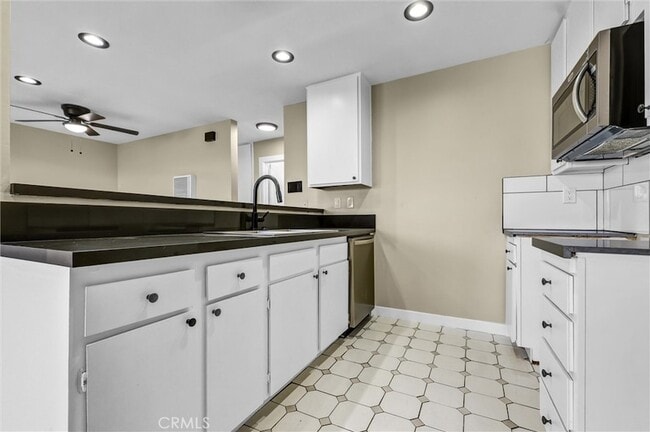 Building Photo - 20526 S Western Ave