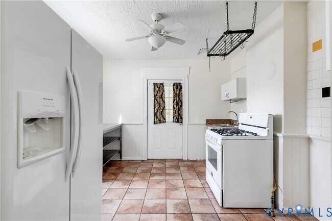 Building Photo - 430 S Pine St