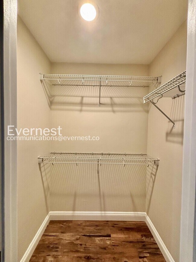 Building Photo - 1 Bed/1 Bath Condo with Modern Amenities / Pet-Friendly / Vouchers Accepted / Available Now!