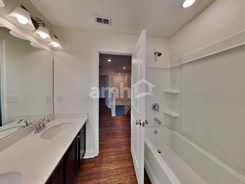 Building Photo - 20232 Calla Lily Dr