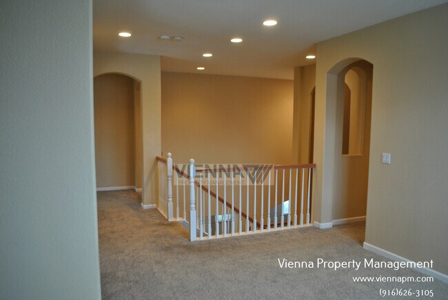 Building Photo - Beautiful 4 Bedroom + Study in Desirable Neighborhood