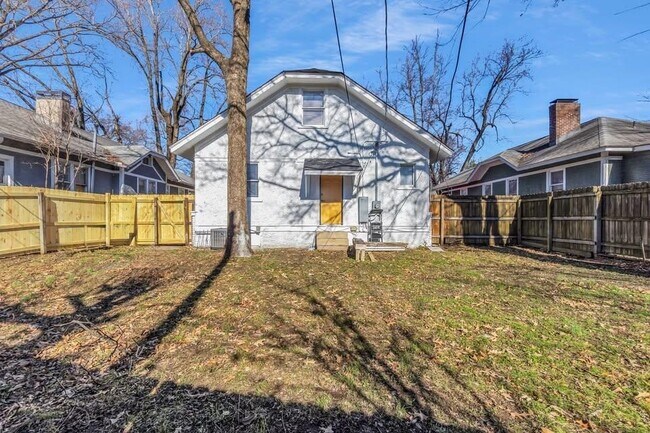 Building Photo - 1851 Manila Ave