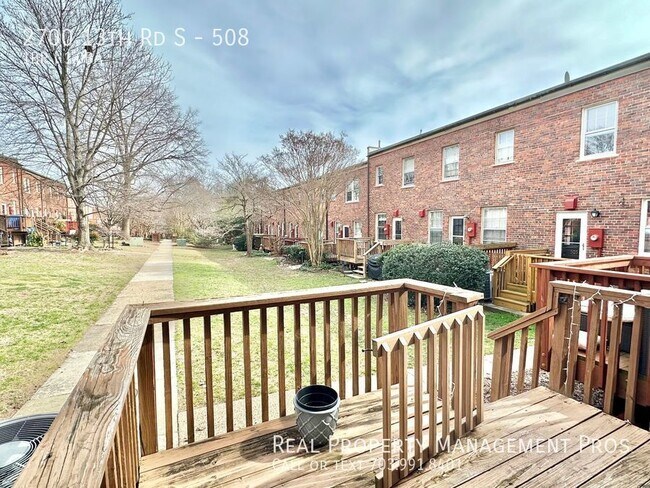 Building Photo - 2700 13th Rd S