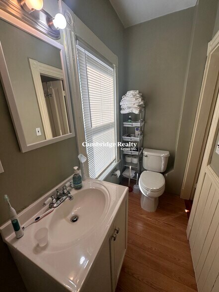 Building Photo - 374 Highland Ave